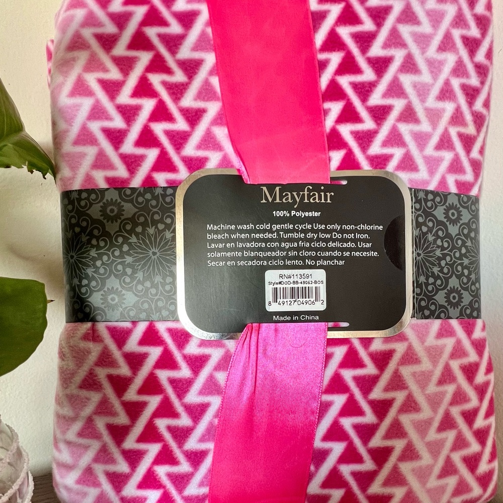 MAYFAIR TWO PIECE GEOMETRIC MICRO FLEECE MATCHING PAJAMA SET NWT - Picture 7 of 9